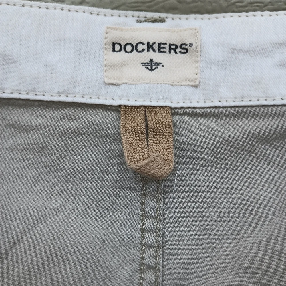 Dockers Perfect Cargo Bermuda Shorts Light Khaki Tan Pockets Athleisure Men 42